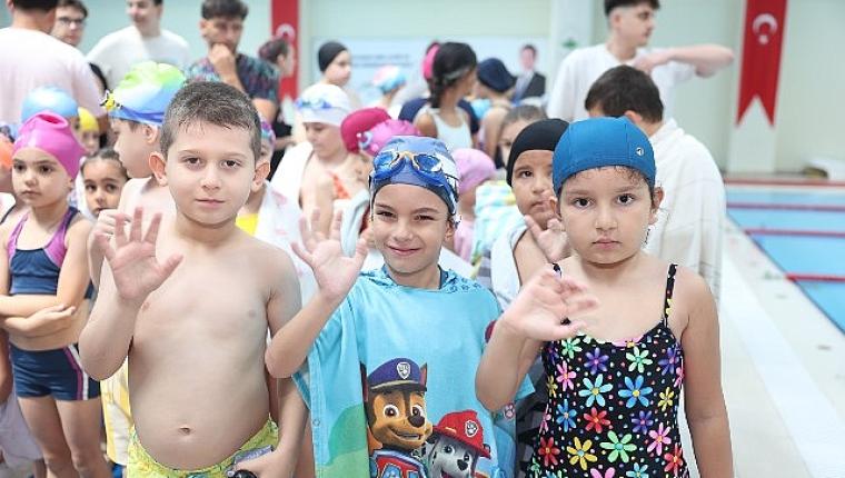Osmangazi'de Geleceğin Yüzücüleri Sertifikalarını Aldı