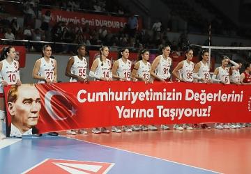 Aras Kargo Spor Kulübü, Sultanlar Ligi'nde Cumhuriyet Bayramı Coşkusunu Parkeye Taşıdı