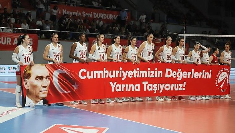 Aras Kargo Spor Kulübü, Sultanlar Ligi'nde Cumhuriyet Bayramı Coşkusunu Parkeye Taşıdı