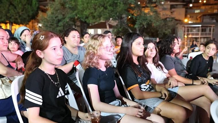 Çiğli'de Mahalle Sinema Günlerine Büyük İlgi