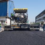 Gaziemir'de asfaltlama atağı: 4 bin 470 ton asfaltla yollar yenileniyor
