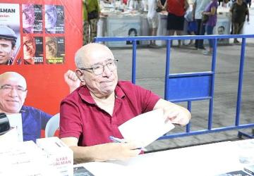 Edremit Kitap Fuarı'nda beşinci gün; Demokrasi, tarih, edebiyat ve tiyatro aynı sahneye taşındı