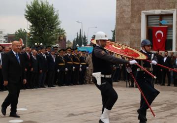 Adıyaman'da Cumhuriyet'in 103. yılı kutlamaları çelenk sunma töreniyle başladı
