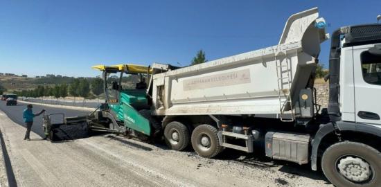 Adıyaman genelinde eş zamanlı üstyapı çalışması: Asfalt, yama ve parke ekipleri sahada