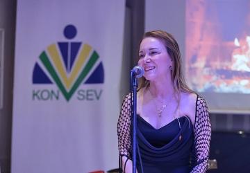 Konak'ta Cumhuriyet coşkusu çocuklar için dayanışmaya dönüştü