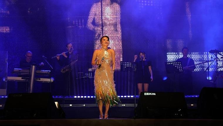 Göksel'den Aliağa'da unutulmaz konser