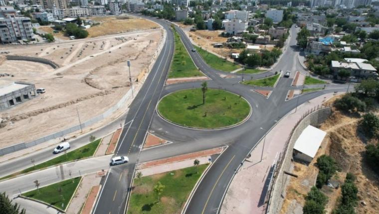 Tutdere’den ulaşım hamlesi: Adıyaman’da dört caddeyi buluşturan akıllı kavşak trafiğe açıldı - Videolu Haber