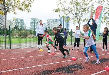Karşıyaka'da 7'den 77'ye bayram coşkusu
