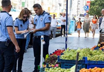 Ana arterlerde kaldırım işgaline geçit yok