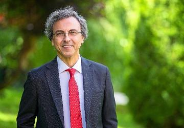 Prof. Dr. Ahmet AydınZehirli ve Yenilebilir Mantarlar Birbirine Benzeyebilir