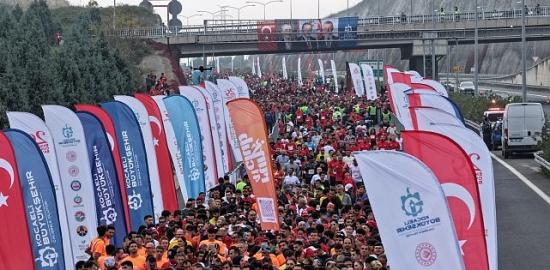 Binlerce adım Cumhuriyet için atıldı