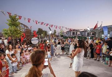 Hayriye ve Vehbi Özen Çocuk Etkinlik Merkezi ile Mavi Kelebek Anı Parkı Alaçatı'da hizmete açıldı