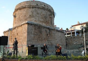 Hıdırlık Kulesi'nde Akdeniz manzarasına müzik eşlik etti