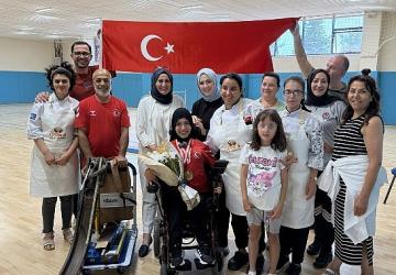 Dünya şampiyonu Havva Alyurt'a sürpriz kutlama