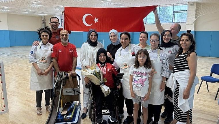 Dünya şampiyonu Havva Alyurt'a sürpriz kutlama