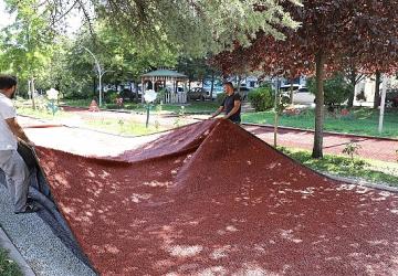 Keçiören'in Parklarında Yürüyüş Yolları Yenileniyor