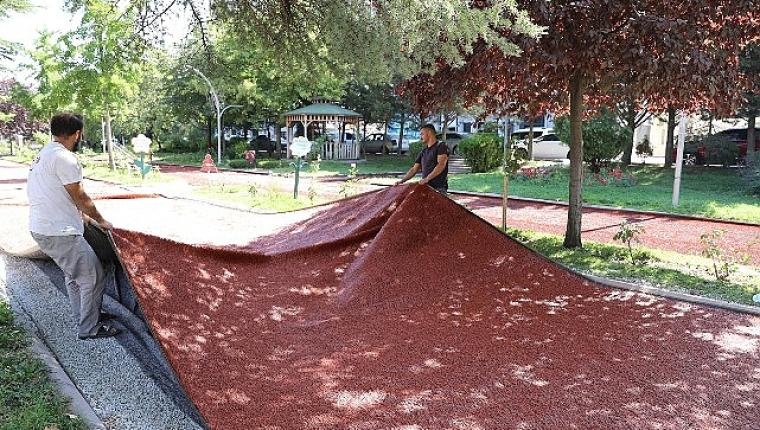 Keçiören'in Parklarında Yürüyüş Yolları Yenileniyor