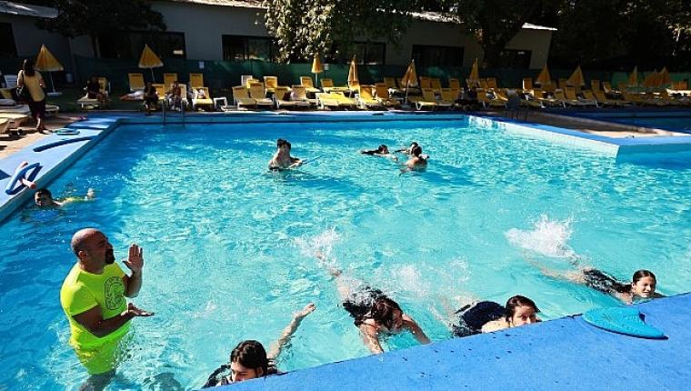 Efes Selçuk'ta Engelsiz Çocukların Kulaçları Geleceğe Uzanıyor