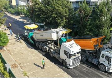 Başkan Çerçioğlu'nun Çalışmalarıyla Efeler'in Yolları Yenileniyor
