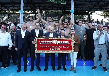 Kurtdereli Yağlı Güreşleri'nde Başpehlivan Mustafa Taş oldu