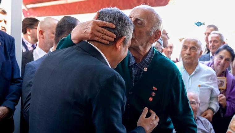 Özgür Özel’den emeklilere vaat: ‘Maaşlar önce bir, ardından 1,5 asgari ücret olacak’