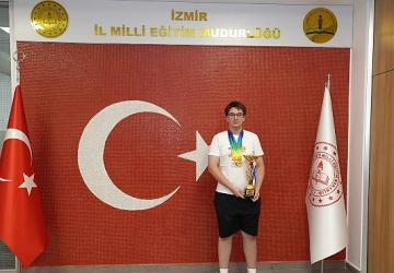 Singapur'dan İzmir'e Dünya İkinciliği Gururu