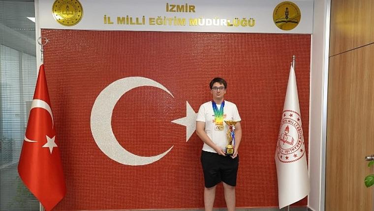 Singapur'dan İzmir'e Dünya İkinciliği Gururu