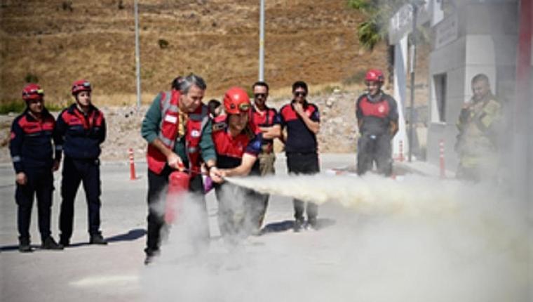 İtfaiye Haftası'nda Dikili'de nefes kesen tatbikat