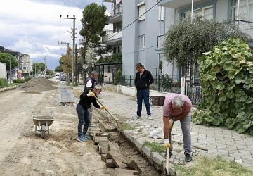 Burhaniye'de Fen İşleri Ekipleri Sahada Çalışmalarını Sürdürüyor