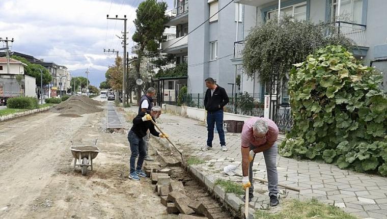 Burhaniye'de Fen İşleri Ekipleri Sahada Çalışmalarını Sürdürüyor