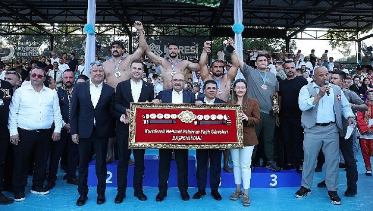 Kurtdereli Yağlı Güreşleri'nde Başpehlivan Mustafa Taş oldu