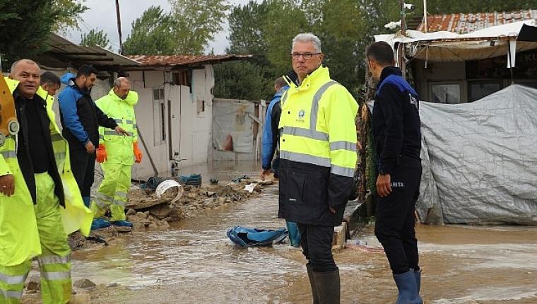 Esence ve Yalıçiftlik'te Sağanak Sonrası Taşkın Müdahalesi