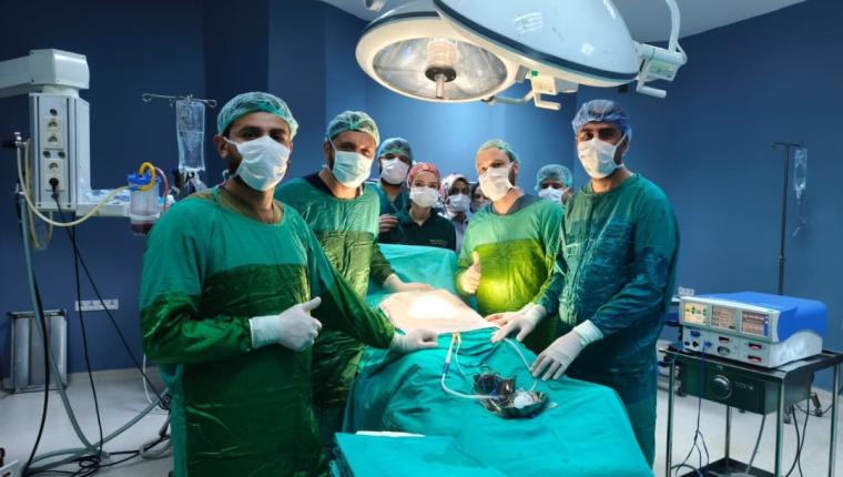 Kahta'da 82 yaşındaki hastanın mesanesinden 42 parça taş çıkarıldı