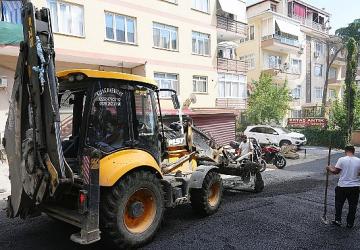 Maltepe'de asfalt yenileme çalışmaları devam ediyor