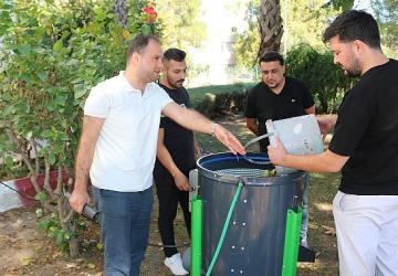 Büyükşehir'den Kemerli üreticilere ceviz soyma makinesi desteği