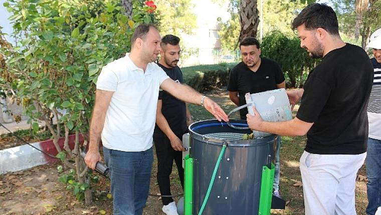 Büyükşehir'den Kemerli üreticilere ceviz soyma makinesi desteği