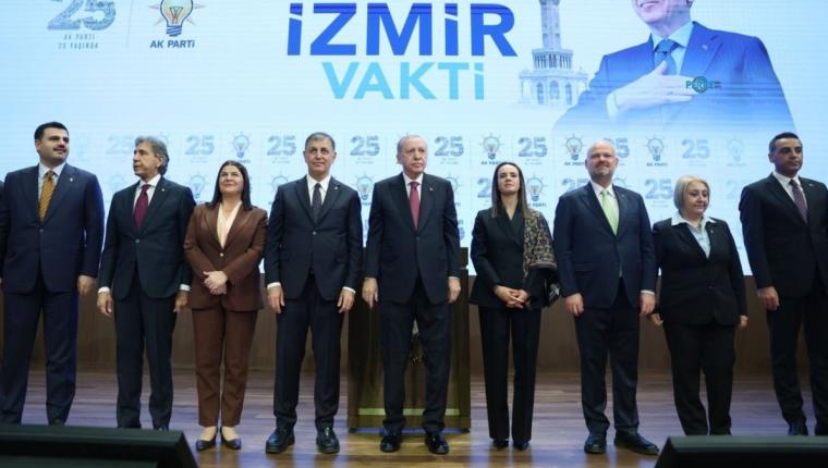 İzmir Büyükşehir Belediye Başkanı Cemil Tugay, AK Parti’ye katıldı: Rozetini Erdoğan taktı