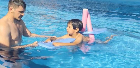 Gerger'de Mutlu Çarşamba etkinliği: Cabir Ali hayatında ilk kez havuza girdi