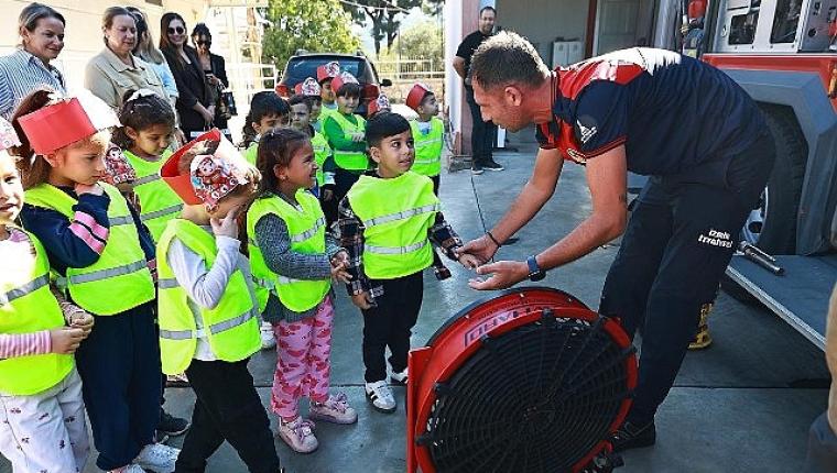 Efes Selçuklu Miniklerden İtfaiye Haftası'nda Anlamlı Ziyaret