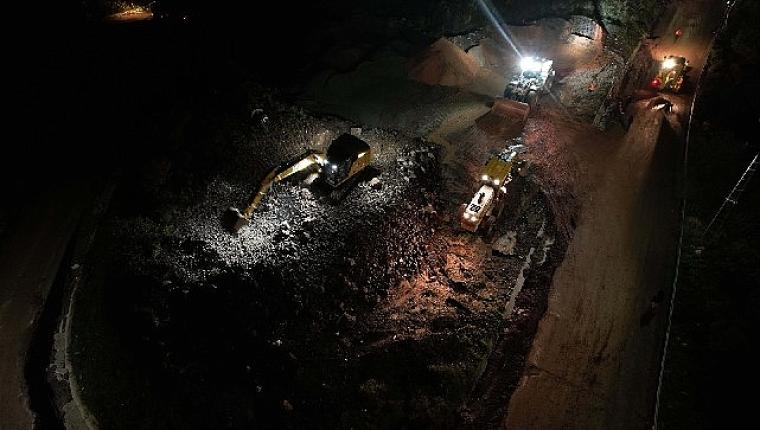 Büyükşehir ekipleri gece gündüz sahada; Başiskele'de selin izleri siliniyor
