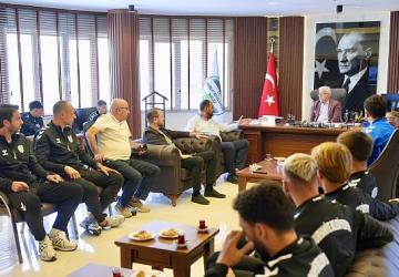 Burhaniye Belediyespor Futbol A Takımı'ndan Başkan Deveciler'e Ziyaret