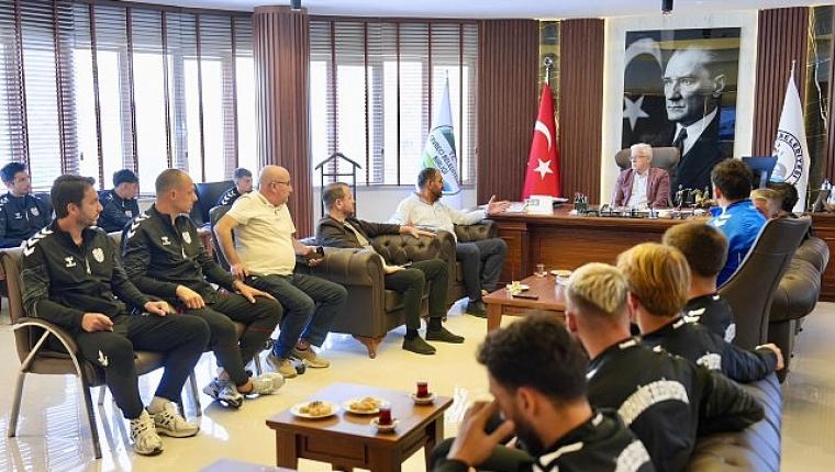 Burhaniye Belediyespor Futbol A Takımı'ndan Başkan Deveciler'e Ziyaret
