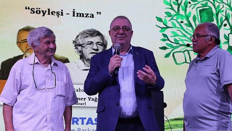8. Edremit Kitap Fuarı'nda üçüncü gün: Ustalara saygı, edebiyat ve müzik bir arada