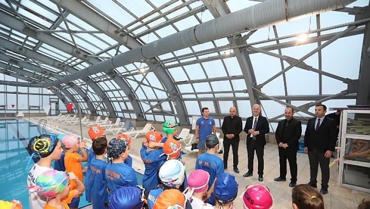 Başkan Taban İnegöl Belediyespor'un Yüzme Sporcularıyla Buluştu