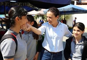 Efes Selçuk Belediyesi'nden Kırtasiye Kartı ile öğrenciye destek, yerel esnafa nefes