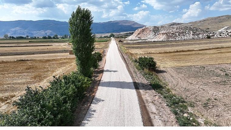 Büyükşehir Belediyesi'nin kırsalda yol çalışmaları sürüyor