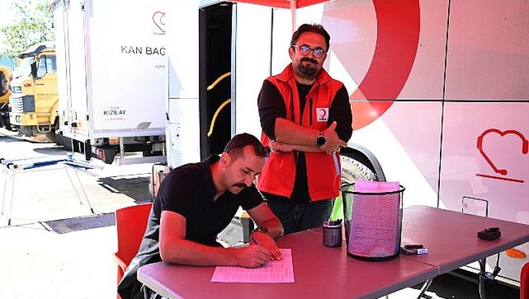 Kemer Belediye personelinden kan bağışı