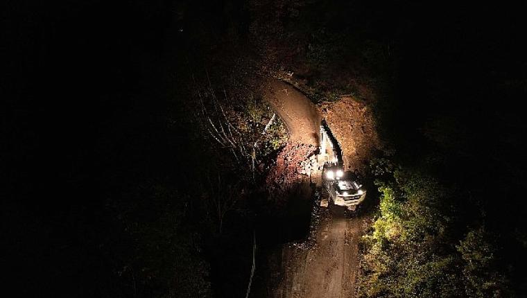 Kartepe'de sel sonrası yol yeniden ulaşıma açıldı