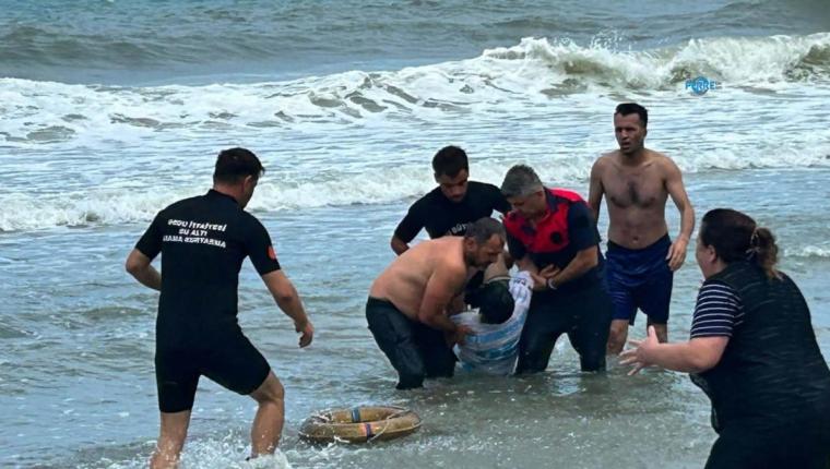 Ordu'da denize giren iki kardeş boğulma tehlikesi geçirdi