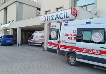 Otomobil ile hafriyat kamyonu çarpıştı: 4 yaralı